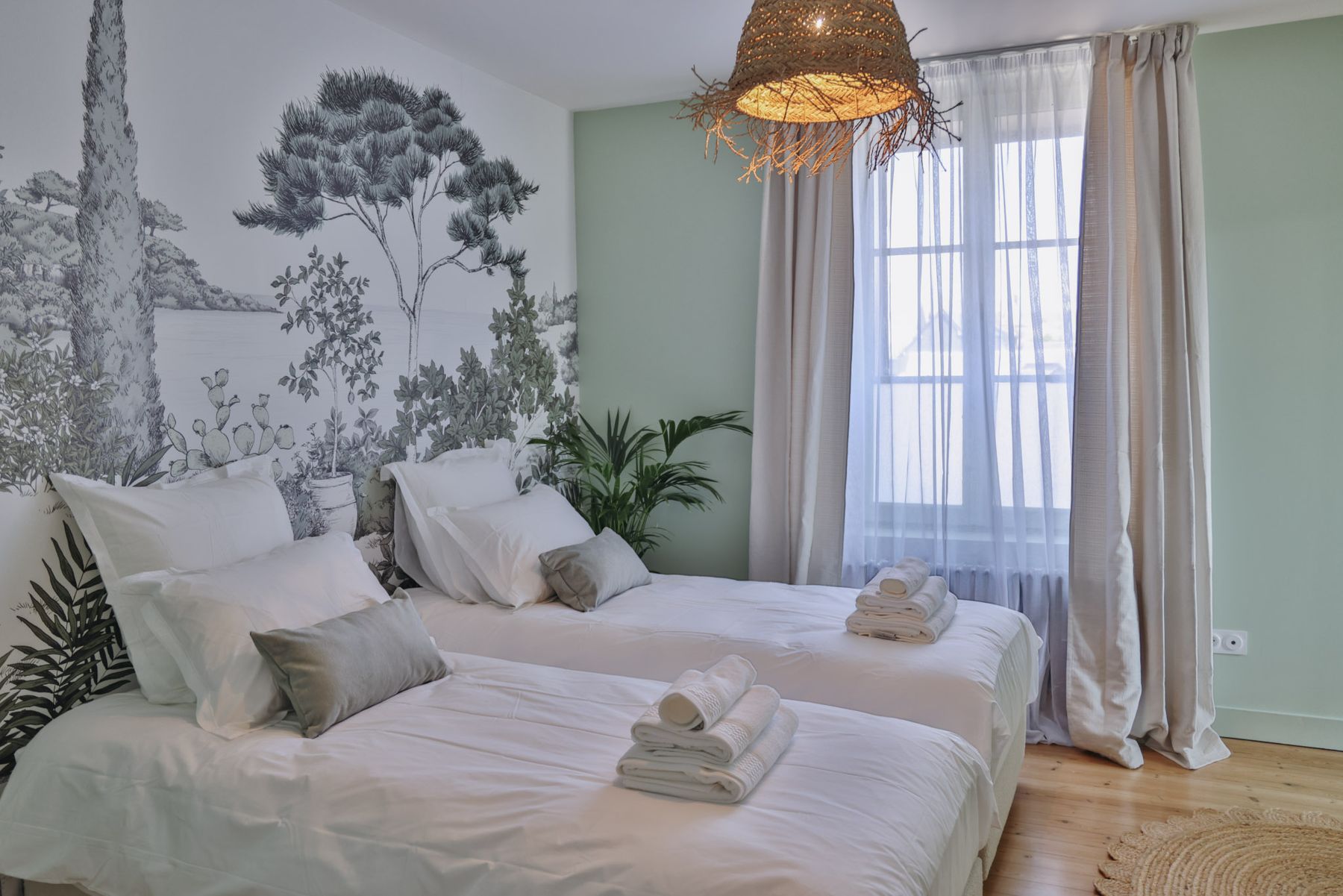 Chambre à la fresque végétale du gîte 4 chambres à Honfleur