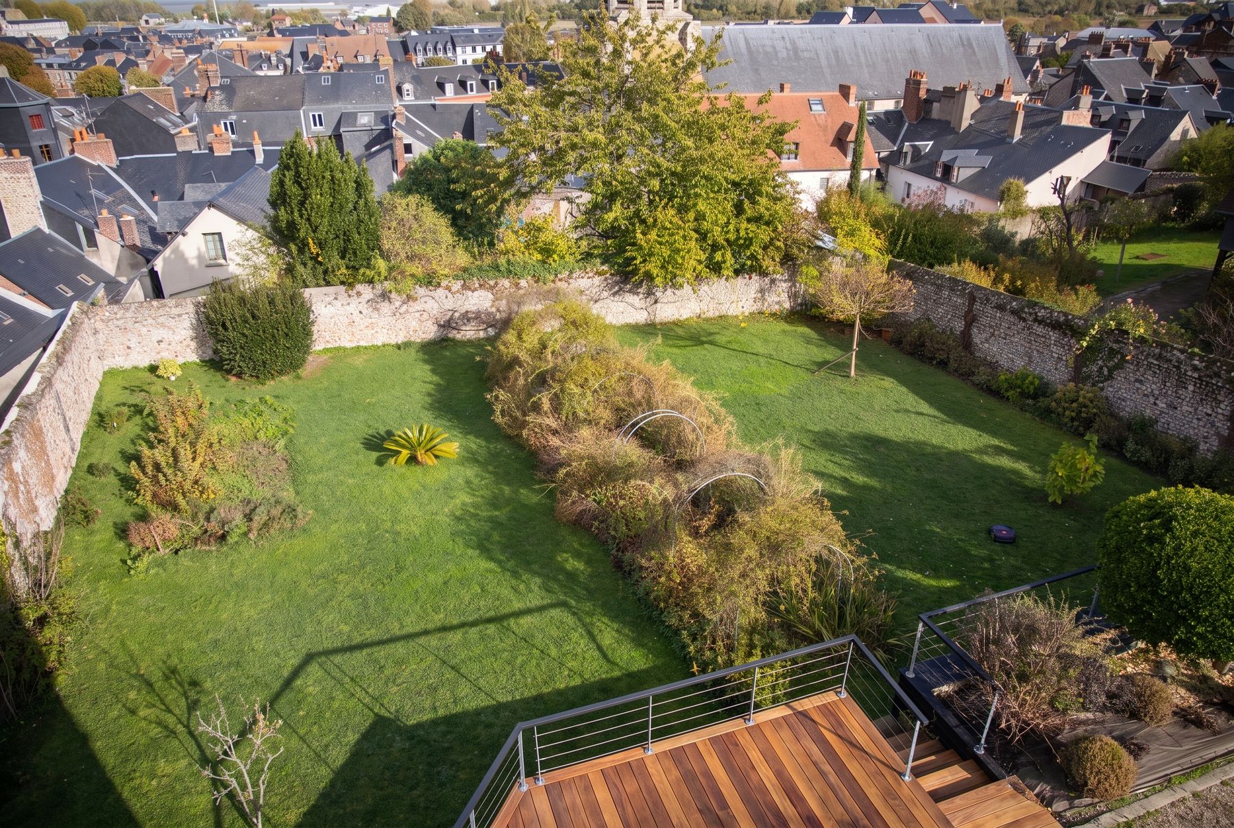 Jardin clos de 600 m² de la Villa Marguerite vu du ciel